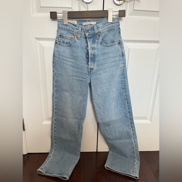 Levi’s Ribcage Straight Jean - Light Wash - Picture 1 of 3